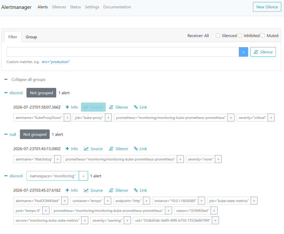 Alertmanager Alerts 화면 - KubeProxyDown(오탐), Watchdog(null), PodOOMKilled(pod=tempo-0, 실제 장애)가 함께 보인다